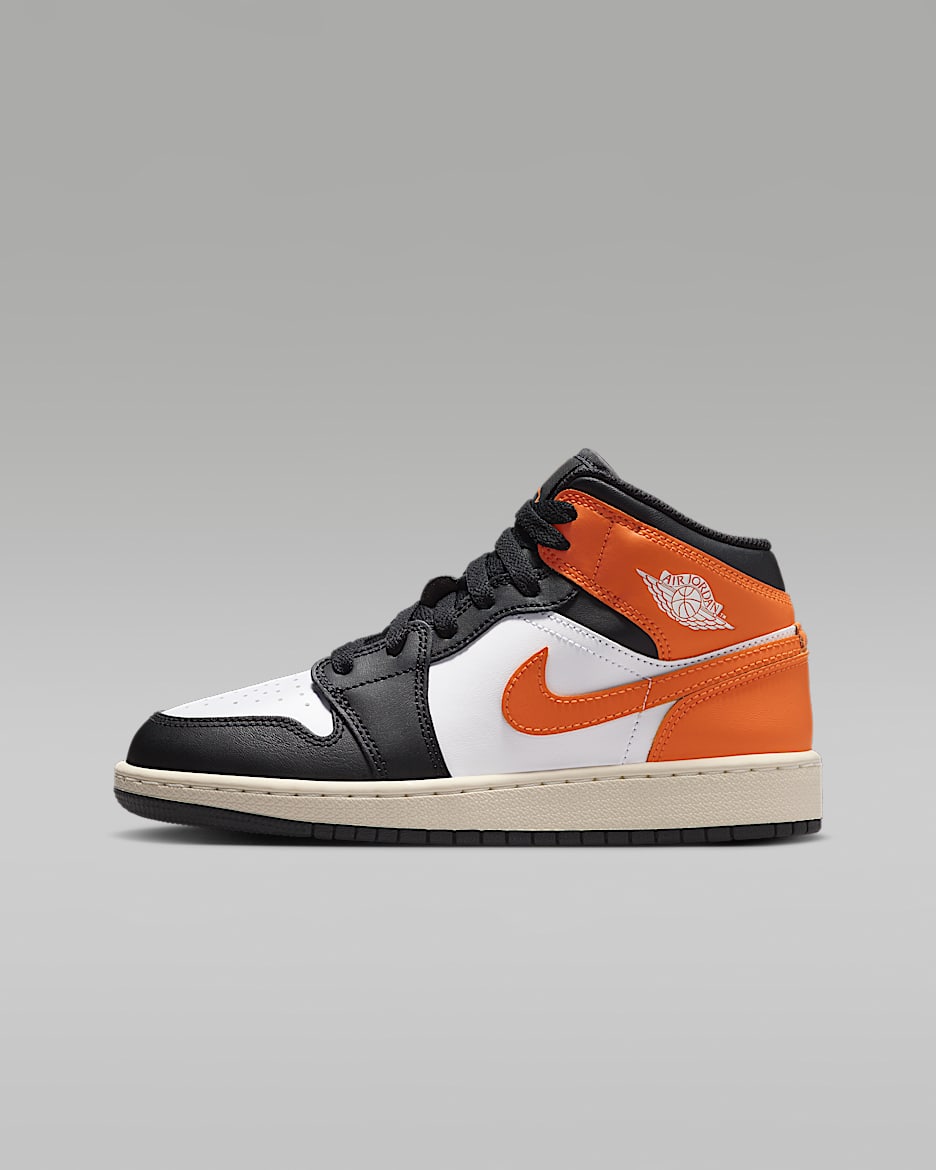 【Sale】NIKE AIR JORDAN 1 MID ジュニア NIKE公式】エア ジョーダン 1 MID ジュニアシューズ.オンライン